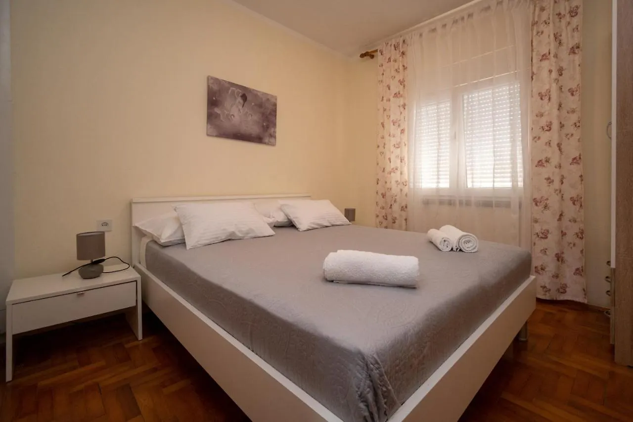 Apartments With A Parking Space Povljana, Pag - 6298  Povljana