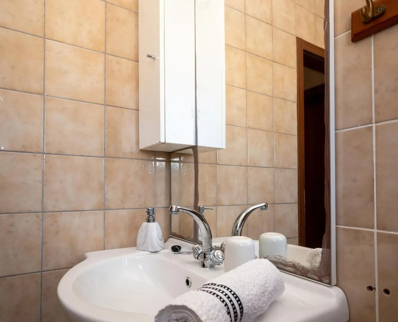 Apartments With A Parking Space Povljana, Pag - 6298 0*, Povljana Croatia